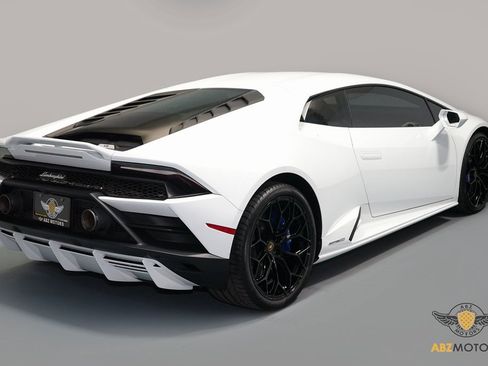 Used 2020 Lamborghini Huracan EVO image 6