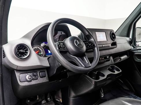 Used 2022 Mercedes-Benz Sprinter 2500 image 16