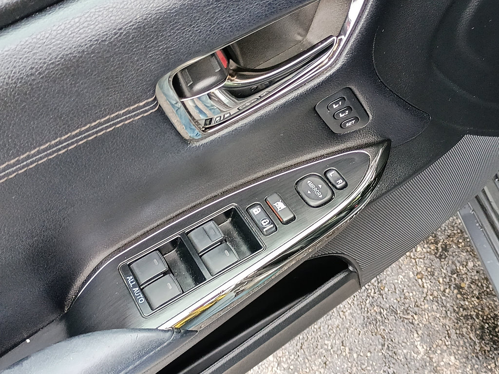Used 2014 Toyota Avalon XLE Touring FWD image 17