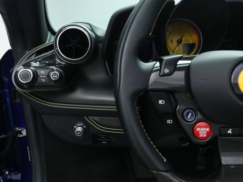 Certified 2022 Ferrari F8 Tributo RWD image 33