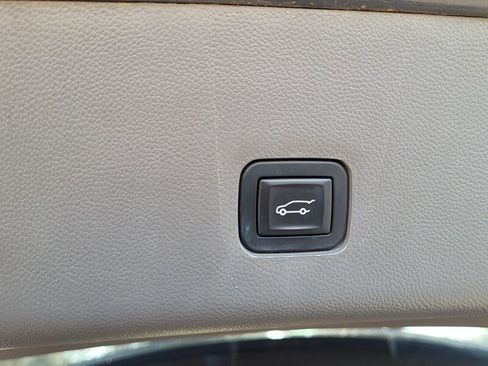 Used 2019 Chevrolet Traverse LT w/ LT Premium Package image 12