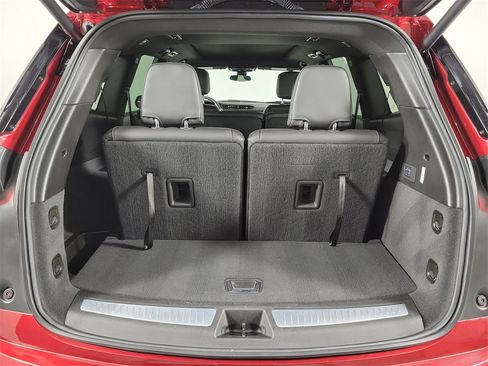 Certified 2025 Cadillac XT6 Luxury image 8