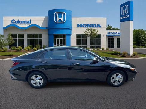 Used 2026 Hyundai Elantra SE FWD image 8