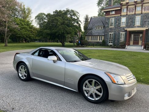 Used 2004 Cadillac XLR RWD image 27