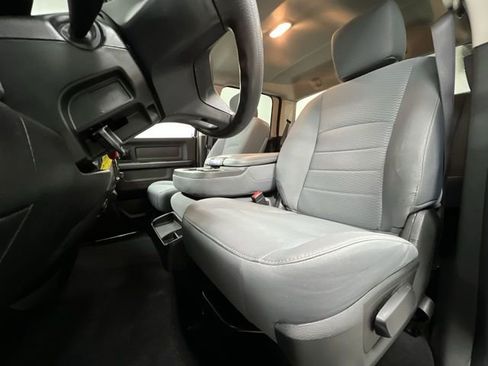 Used 2018 RAM 2500 Tradesman w/ Chrome Appearance Group image 17