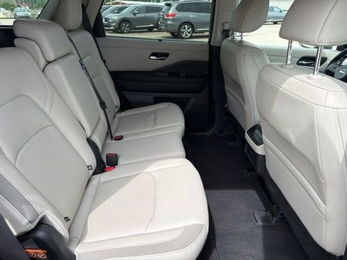 Used 2023 Nissan Pathfinder SL FWD image 15