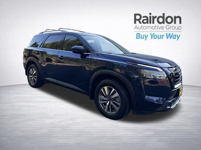 Used 2023 Nissan Pathfinder SL w/ Lighting Package (N92)