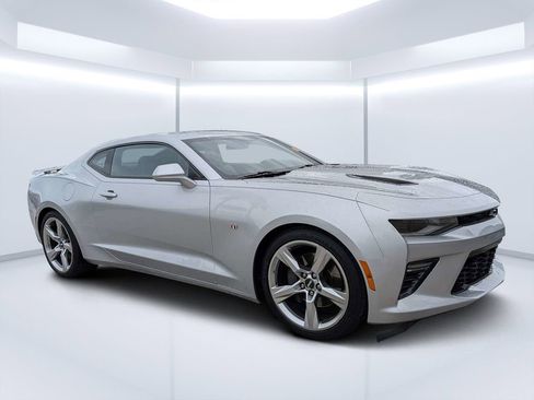 Used 2018 Chevrolet Camaro SS RWD image 1