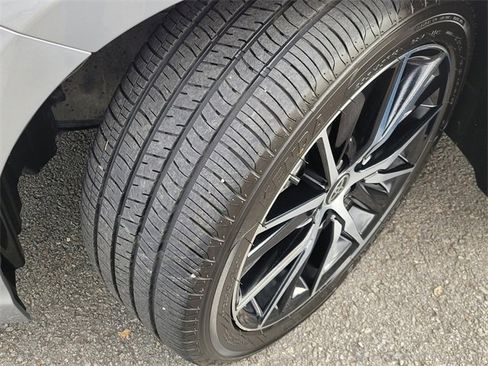 Used 2024 Toyota Camry SE image 19