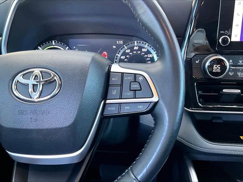 Used 2023 Toyota Highlander XLE image 24