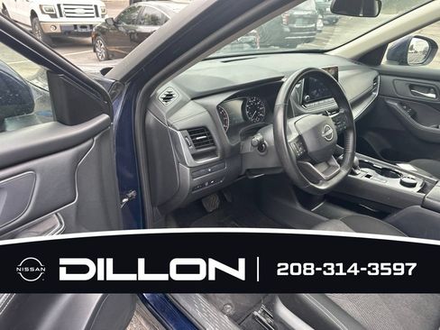 Used 2025 Nissan Rogue SV AWD/4WD image 7