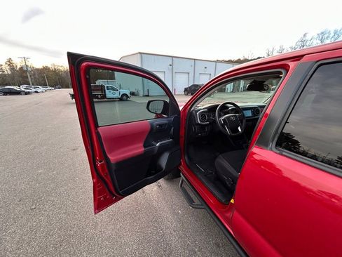 Used 2019 Toyota Tacoma 2WD Double Cab image 23