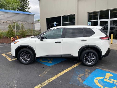 Used 2023 Nissan Rogue S AWD/4WD image 16