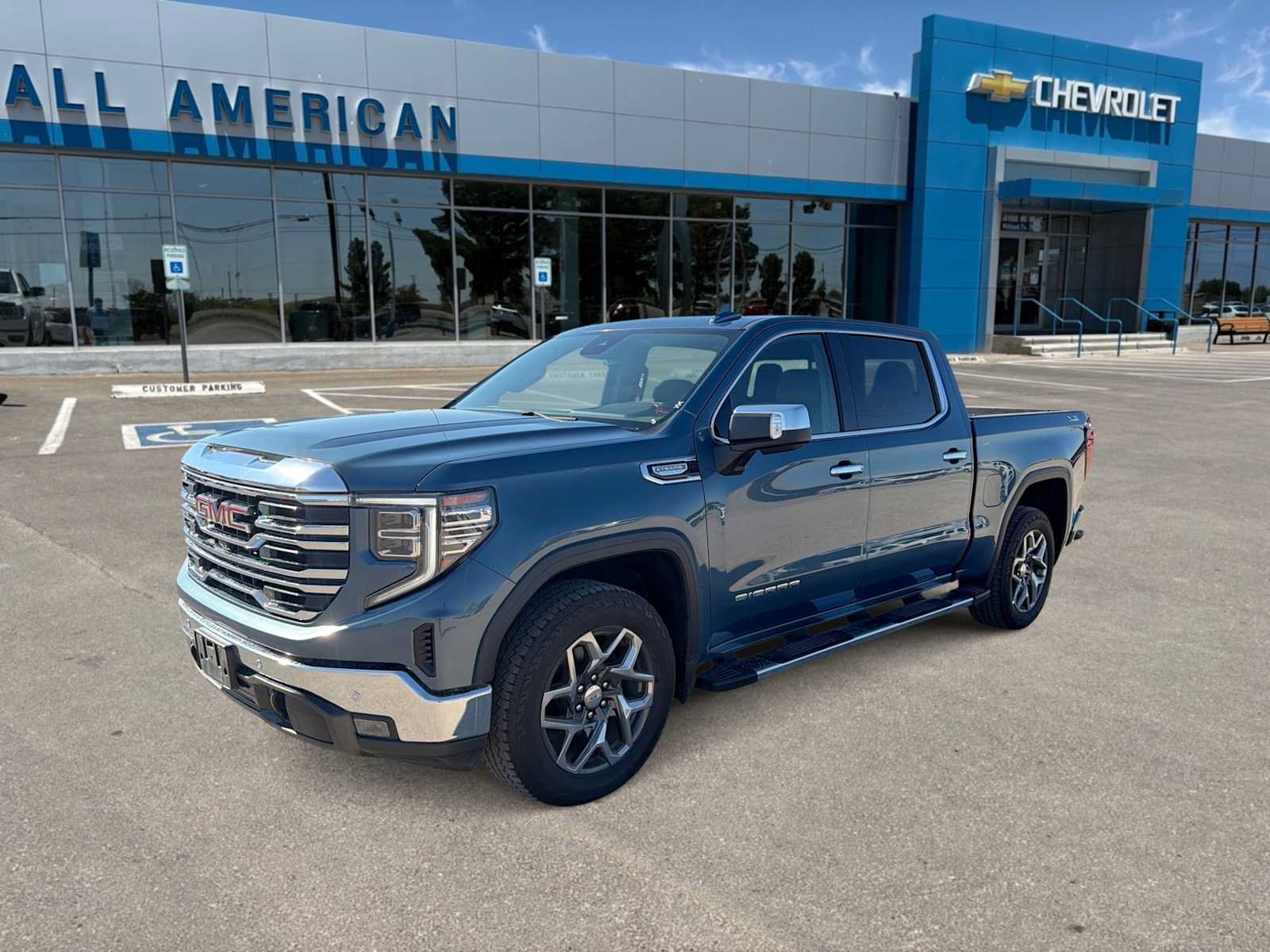 Used 2024 GMC Sierra 1500 SLT AWD/4WD image 4