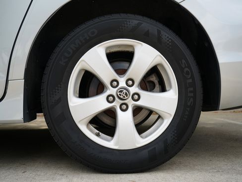 Used 2020 Toyota Sienna L image 15