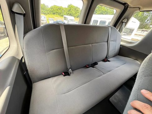 Used 2010 Ford E-350 and Econoline 350 XLT RWD image 24