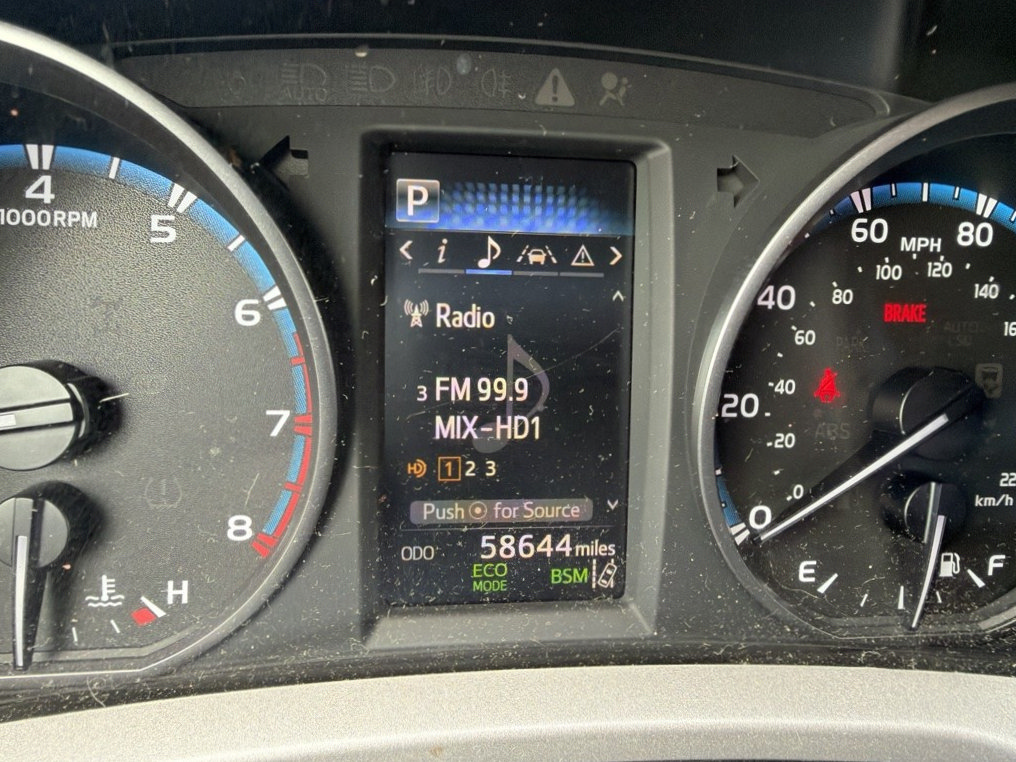 Used 2017 Toyota RAV4 XLE FWD image 17