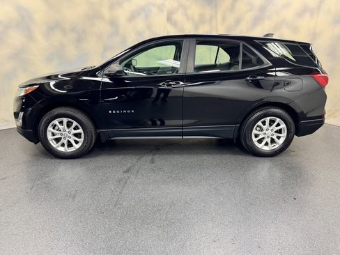 Used 2021 Chevrolet Equinox LS image 3