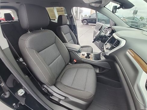 Certified 2023 GMC Acadia SLE w/ LPO, Floor Liner Package image 17