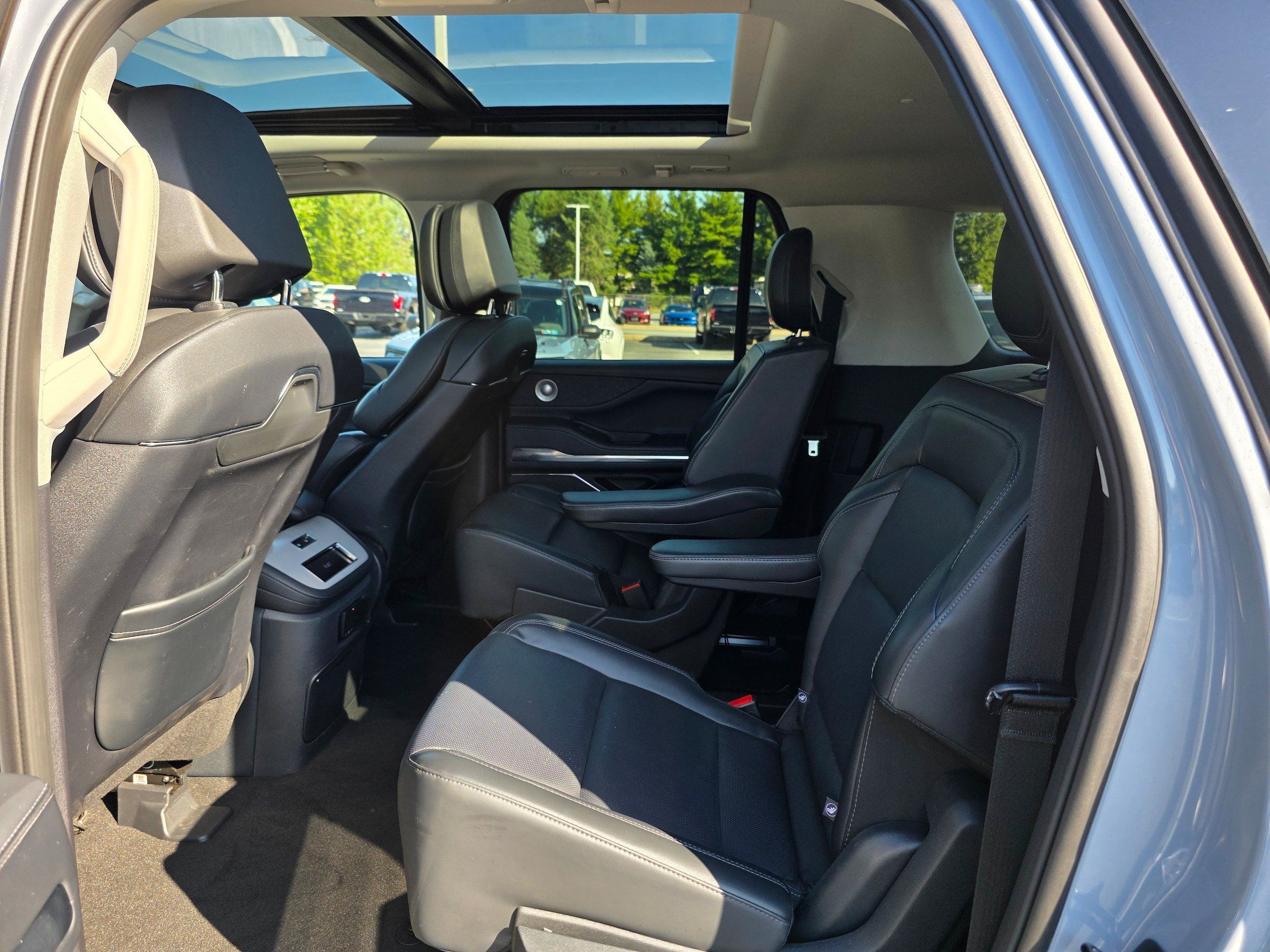 Used 2025 Lincoln Navigator L Reserve AWD/4WD image 11