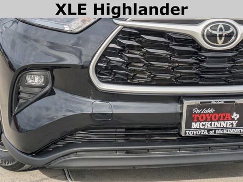 Used 2023 Toyota Highlander XLE image 3