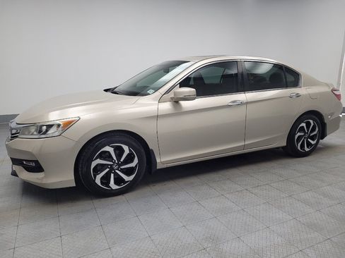 Used 2017 Honda Accord EX image 2