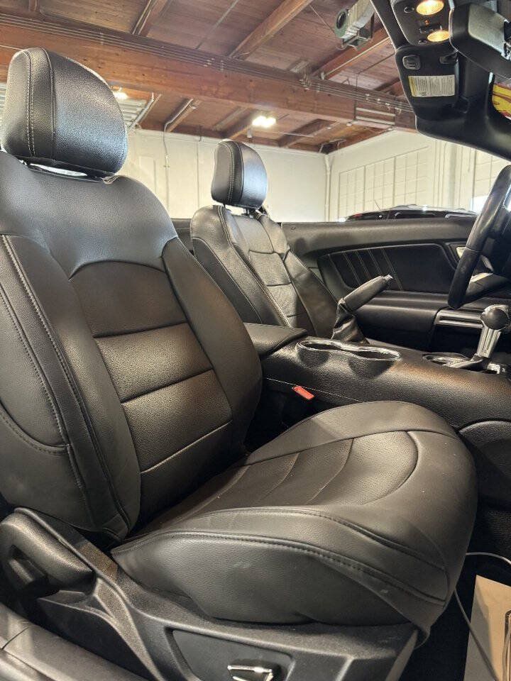 Used 2018 Ford Mustang Premium RWD image 5