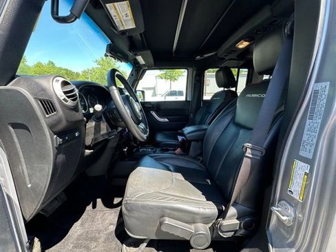 Used 2017 Jeep Wrangler Unlimited Rubicon w/ Connectivity Group AWD/4WD image 17