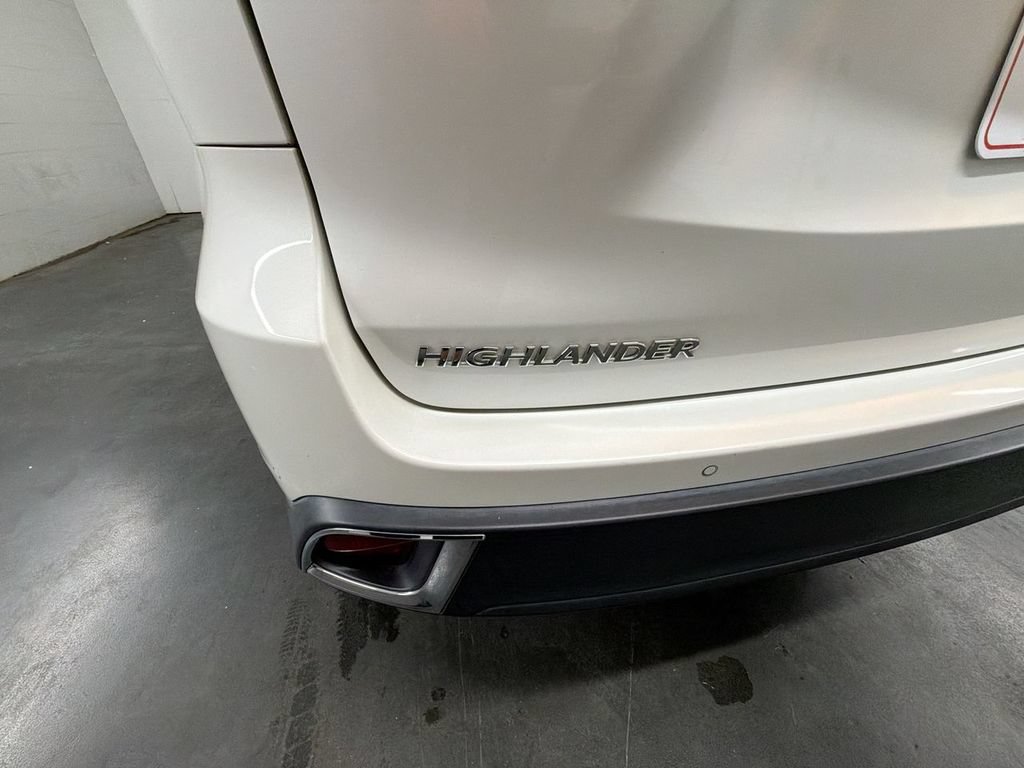 Used 2017 Toyota Highlander Limited FWD image 32