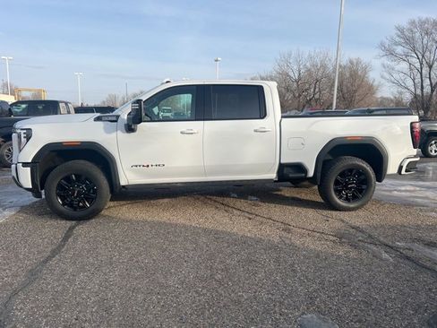 Used 2025 GMC Sierra 2500 AT4 w/ AT4 Premium Plus Package image 4