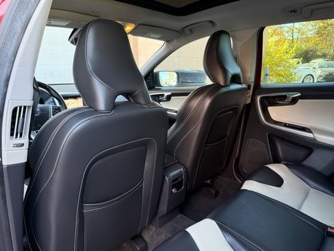 Used 2017 Volvo XC60 T5 Dynamic w/ Preferred Option Package image 19