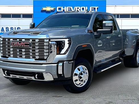 Used 2024 GMC Sierra 3500 Denali w/ Denali Reserve Package AWD/4WD image 2
