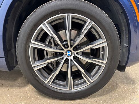 Used 2022 BMW X5 xDrive40i w/ M Sport Package AWD/4WD image 11