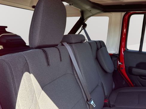 Used 2025 Jeep Wrangler Sahara AWD/4WD image 24