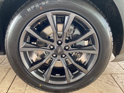 Used 2018 Ford Explorer XLT w/ Equipment Group 202A AWD/4WD image 13
