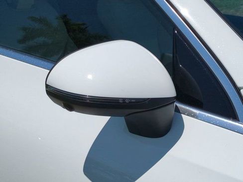 Used 2023 Mercedes-Benz GLC 300 4MATIC image 11