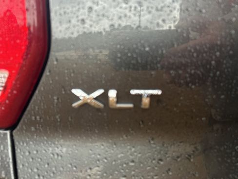 Used 2019 Ford Explorer XLT w/ Equipment Group 202A image 5