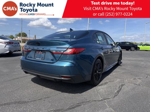 Used 2025 Toyota Camry SE image 7