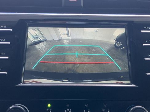 Used 2018 Toyota Camry LE image 11