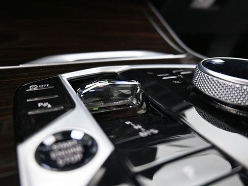 Used 2024 BMW X7 xDrive40i w/ Executive Package image 16