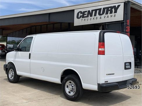 Used 2021 Chevrolet Express 2500 RWD image 6