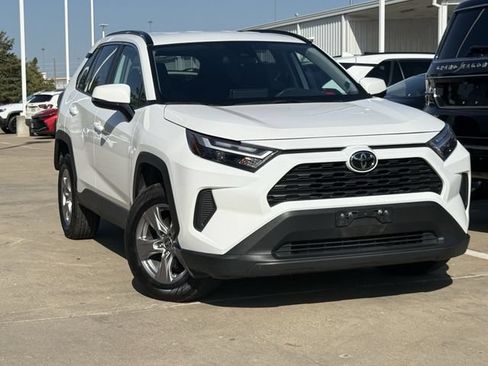 Used 2025 Toyota RAV4 XLE FWD image 2