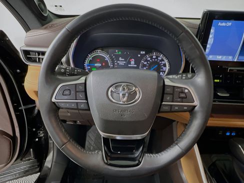 Used 2022 Toyota Highlander Platinum image 18
