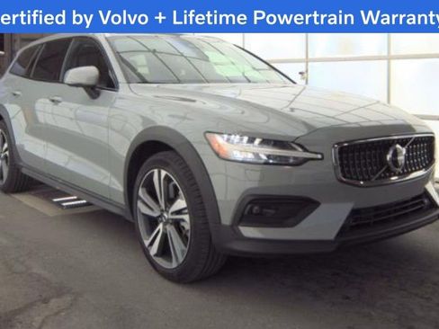Certified 2025 Volvo V60 B5 Cross Country Plus image 2