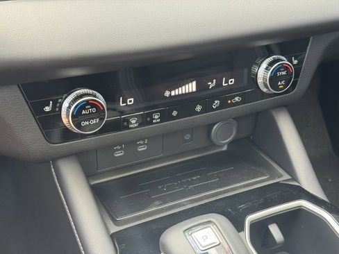 New 2025 Mitsubishi Outlander SE image 29