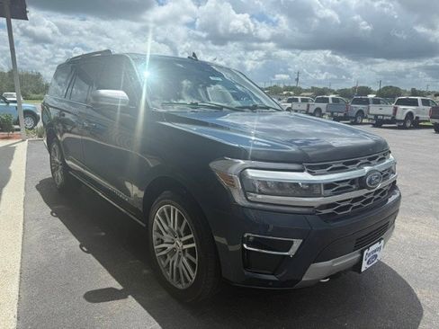 Used 2023 Ford Expedition Platinum AWD/4WD image 4