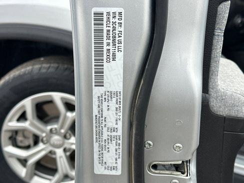 Used 2024 Jeep Compass Latitude image 52