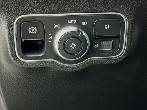 Used 2024 Mercedes-Benz EQB 250+ image 17