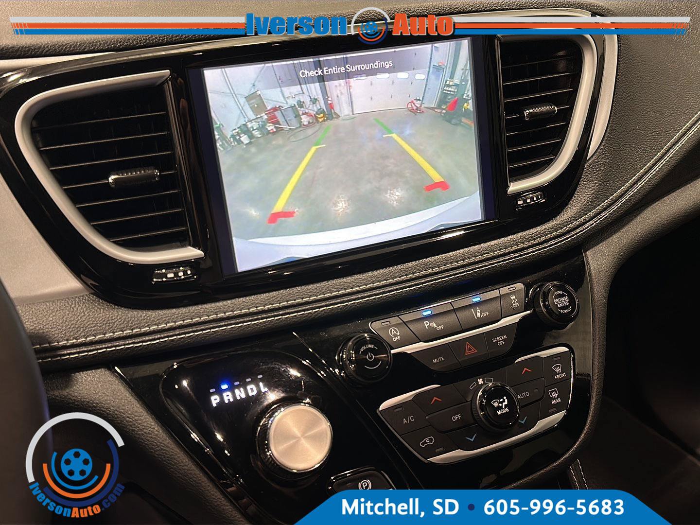 Used 2025 Chrysler Pacifica Limited FWD image 21