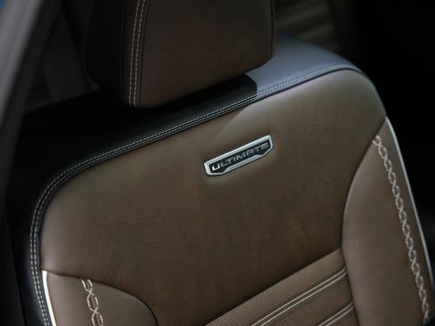 Used 2026 GMC Acadia Denali Ultimate w/ LPO, Floor Liner Package AWD/4WD image 21